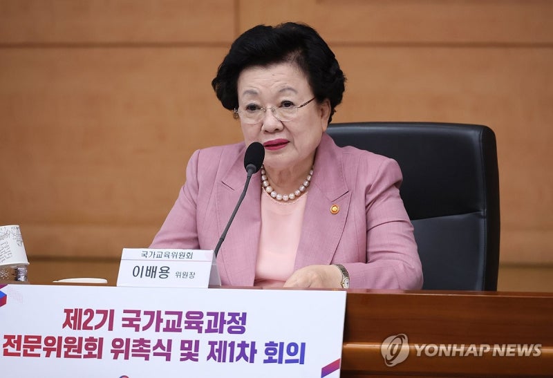 李대통령, '<b>매관매직</b>' <b>의혹</b> <b>이배용</b> 국가교육위원장 면직안 재가