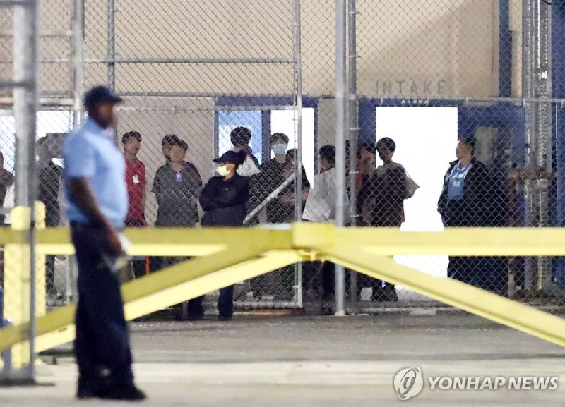 [2보] 美 <b>구금 한국인 석방</b>…전세기 탑승위해 곧 공항 이동