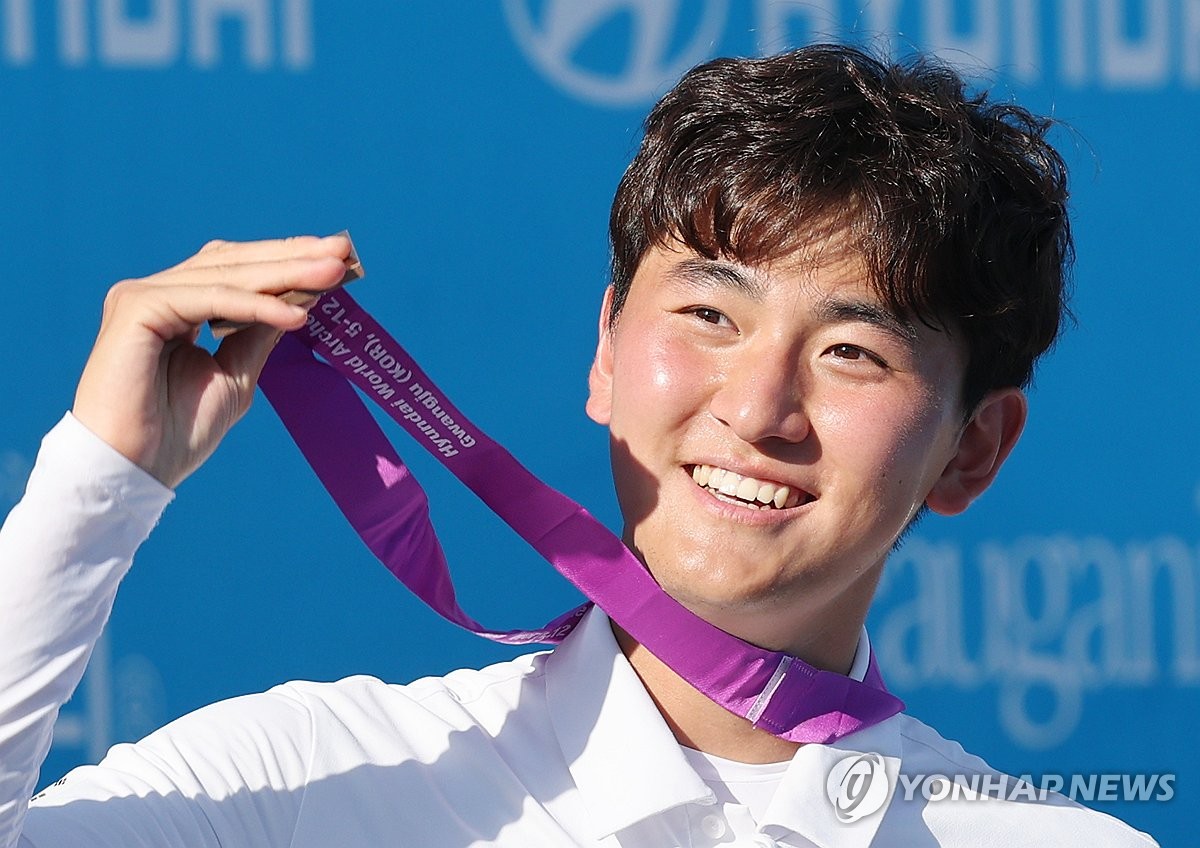 개인전 사대 '홀로서기' 성공한 <b>김제덕</b> "이제 금메달도 따야죠!"