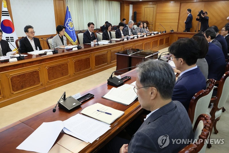 <b>김민석</b> 국무총리, <b>자살예방정책위원회</b> 주재