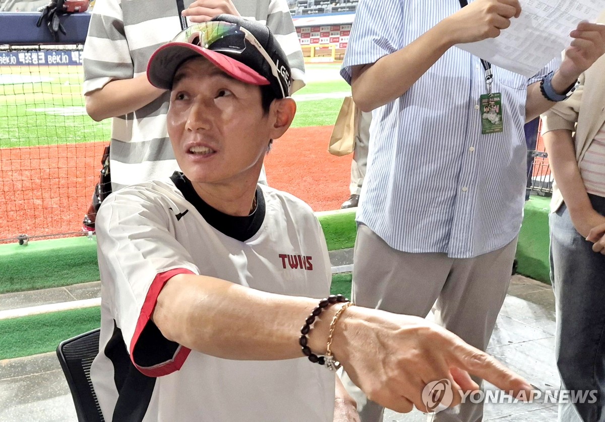 '쫓기는' 염경엽 <b>LG</b> 감독 "1위가 중요한 거지, 게임 차 안 중요"