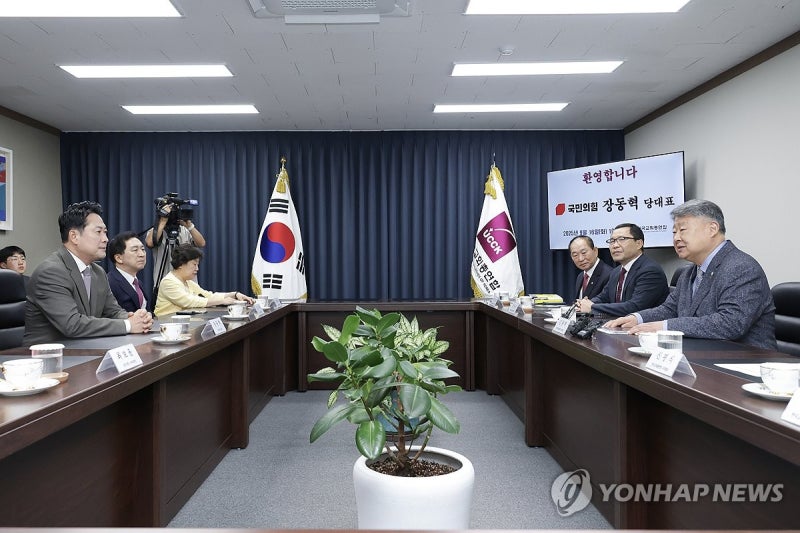 <b>한국교회총연합</b> 방문한 국민의힘 <b>장동혁</b> 대표