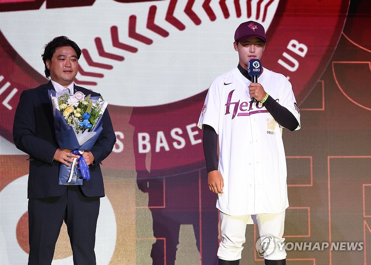 '박석민 아들' 북일고 <b>박준현</b>, <b>신인드래프트</b> 전체 1순위 키움행(종합)