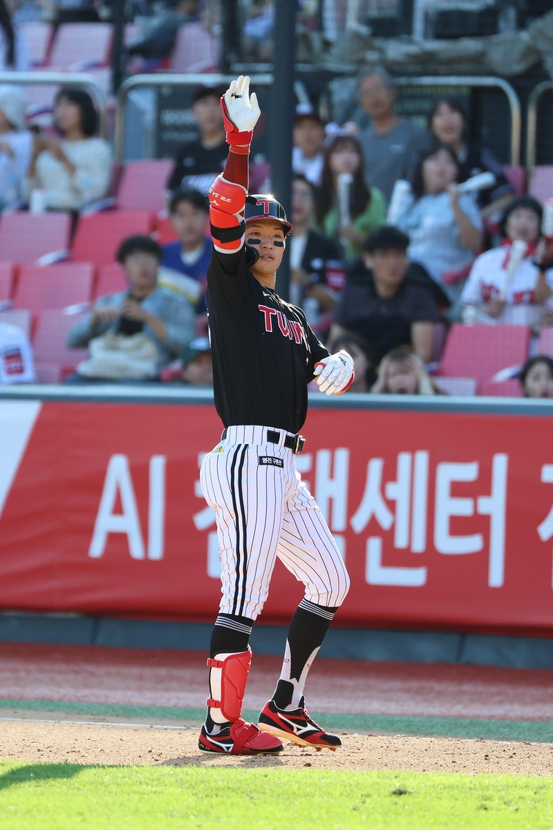 '치리노스 호투+박해민 3안타' <b>LG</b>, kt 꺾고 우승 <b>매직넘버</b> '<b>7</b>'