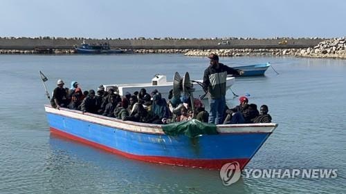 리비아 해안서 이주민 선박 전복…"61명 실종"