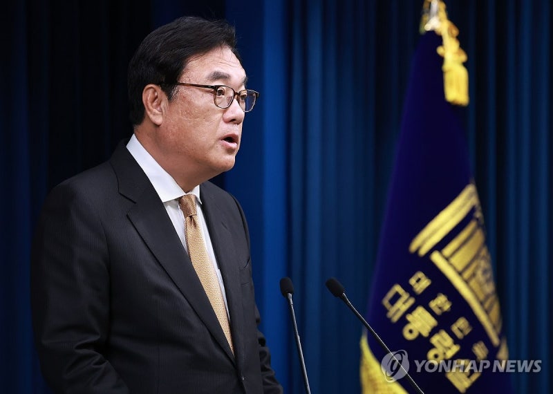 <b>내란특검</b>, '계엄 국무회의·PC 폐기' <b>정진석</b> 전 비서실장 <b>소환</b>