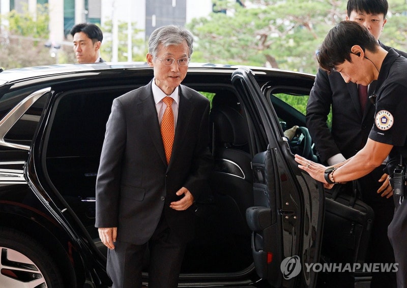 <b>출근</b>하는 <b>조희대 대법원장</b>