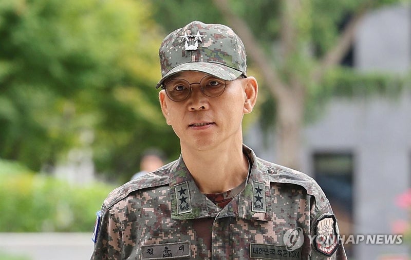 <b>김용대</b> 전 드론작전사령관 <b>내란특검 출석</b>
