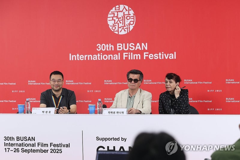 BIFF 올해의 아시아<b>영화</b>인상 <b>자파르 파나히</b> 감독