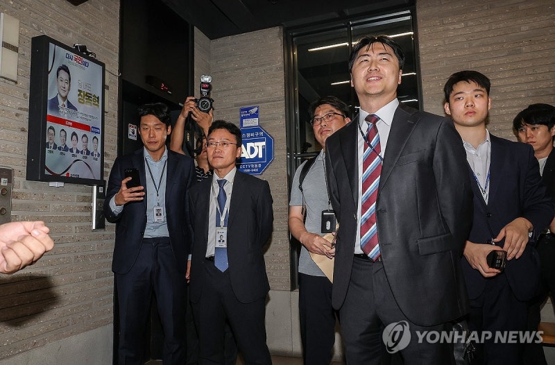 [2보] 김건희특검, <b>국민의힘</b> 당사 압수수색…<b>당원명부</b> 확보 재시도