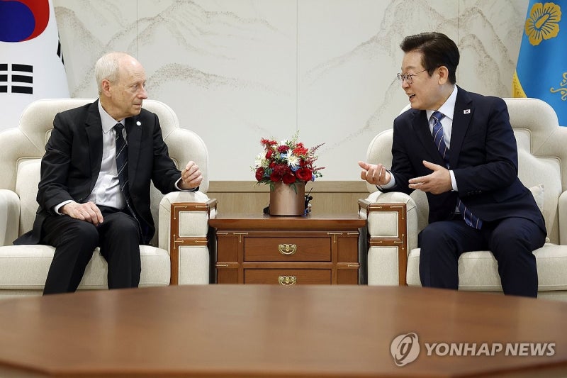이재명 대통령, <b>마이클 샌델 교수</b> 접견
