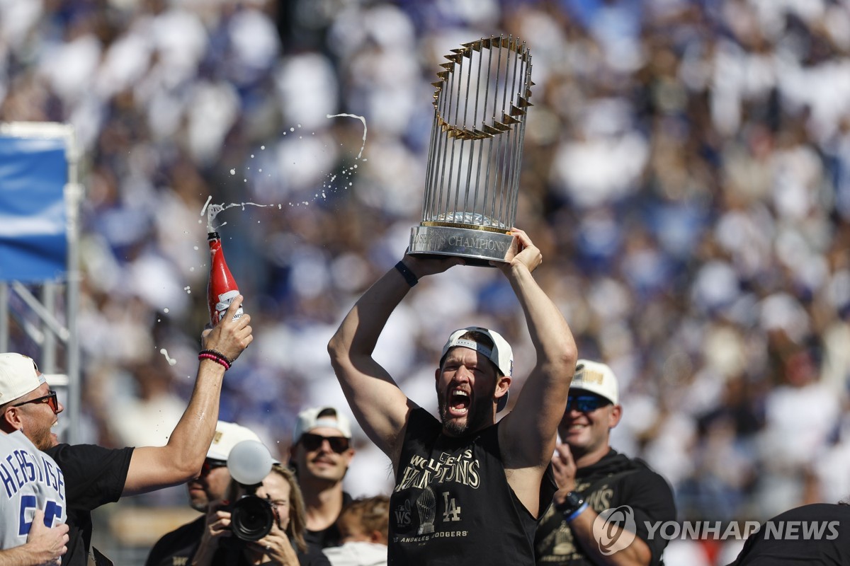 기록 위에 낭만을 더한 MLB 전설 <b>커쇼</b>, <b>은퇴</b>도 '<b>커쇼</b>답게'