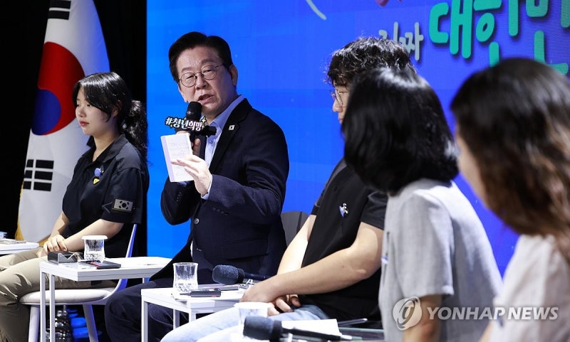李대통령 "<b>청년</b>은 피해 계층, 기성<b>세대</b> 잘못…제 <b>책임</b> 제일 커"