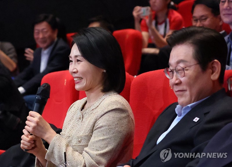 李대통령, 부산국제<b>영화</b>제 방문…공식 상영작 관람