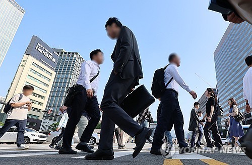 This file photo taken May 23, 2024, shows people crossing a street in downtown Seoul. (Yonhap)