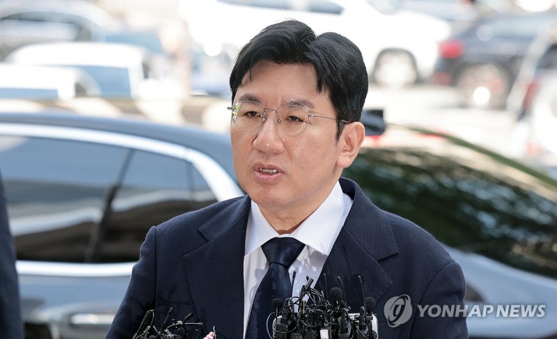 [2보] 경찰, '1천900억 <b>부당이득 혐의</b>' <b>방시혁</b> 7일 만에 재소환