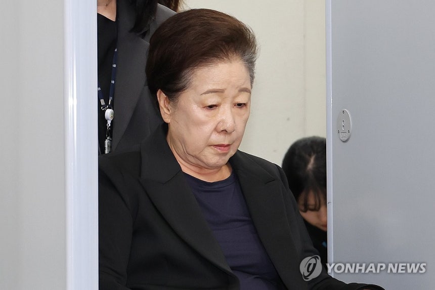 '정교유착' 한학자 통일교 총재, 영장심사 종료
(서울=연합뉴스) 임화영 기자 = 윤석열 정권과 통일교가 연관된 '정교유착 국정농단' 의혹을 받는 한학자 통일교 총재가 22일 서울중앙지법에서 구속 전 피의자 심문(영