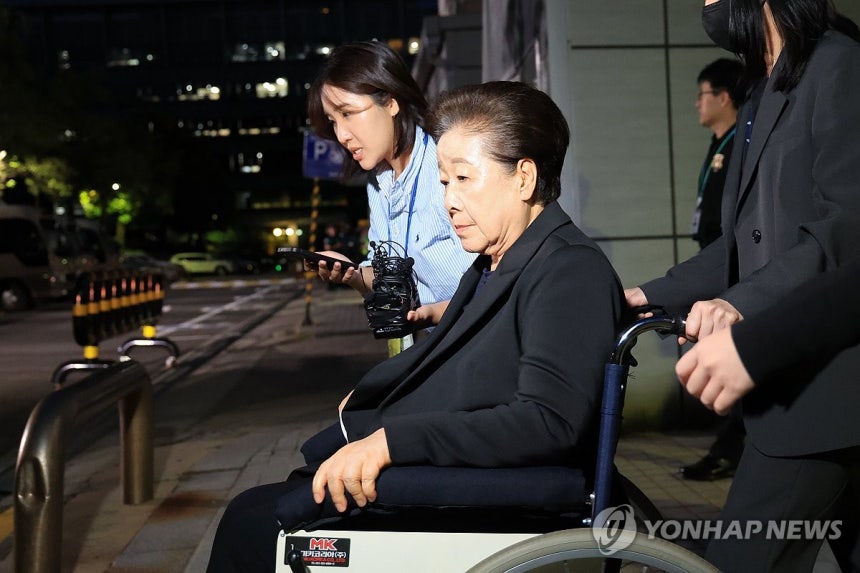 '정교유착' 한학자 통일교 총재, 구속심사 종료
(서울=연합뉴스) 임화영 기자 = 윤석열 정권과 통일교가 연관된 '정교유착 국정농단' 의혹을 받는 한학자 통일교 총재가 22일 서울중앙지법에서 구속 전 피의자 심문(영