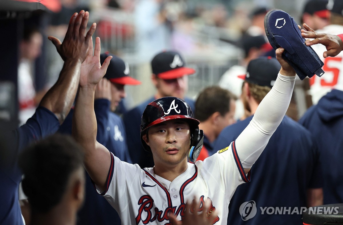 MLB 애틀랜타 <b>김하성</b>, <b>10경기 연속 안타</b>…팀은 9연승 행진