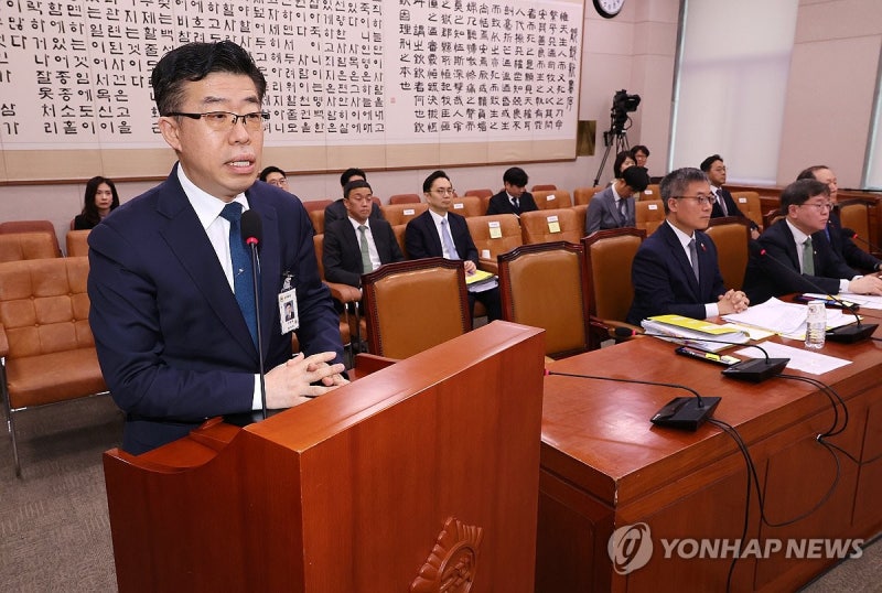 특검, 신용해 前교정본부장 참고인 조사…'<b>수용</b><b>확보</b> 지시' 확인
