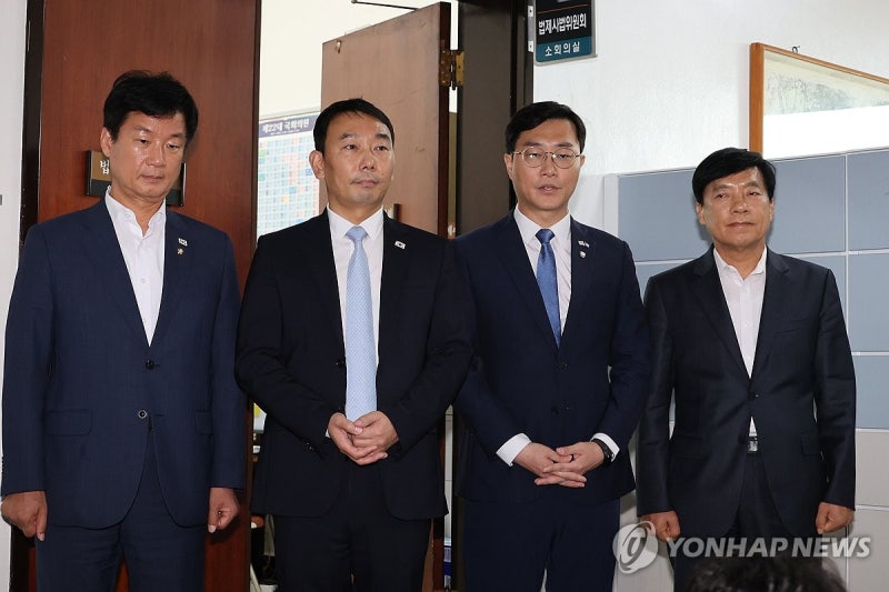'<b>조희대</b> <b>청문회</b>' 압박 나선 與 강경파…지도부 "사전 논의 없어"(종합)