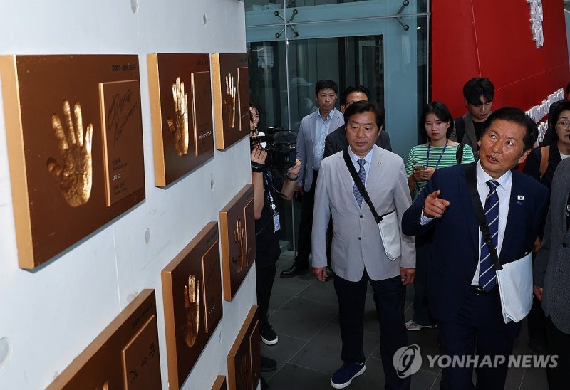<b>부산국제영화제</b> 찾은 <b>정청래</b>