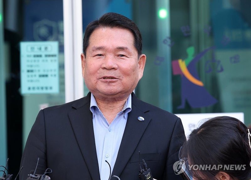 <b>신경호</b> 강원<b>교육감 뇌물수수</b> 혐의 1심 당선무효형…징역형 집유(종합)
