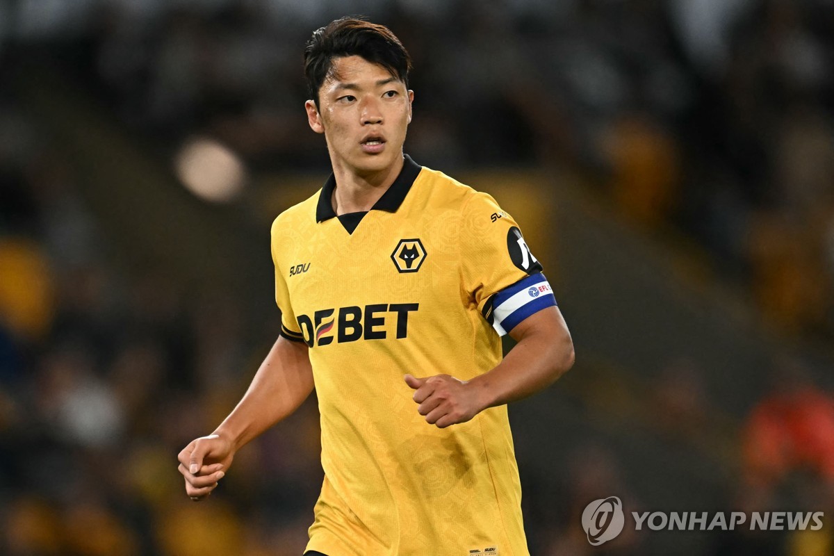 '<b>황희찬</b> 선발' <b>울버햄프턴</b>, 에버턴 꺾고 카라바오컵 <b>16강</b>행