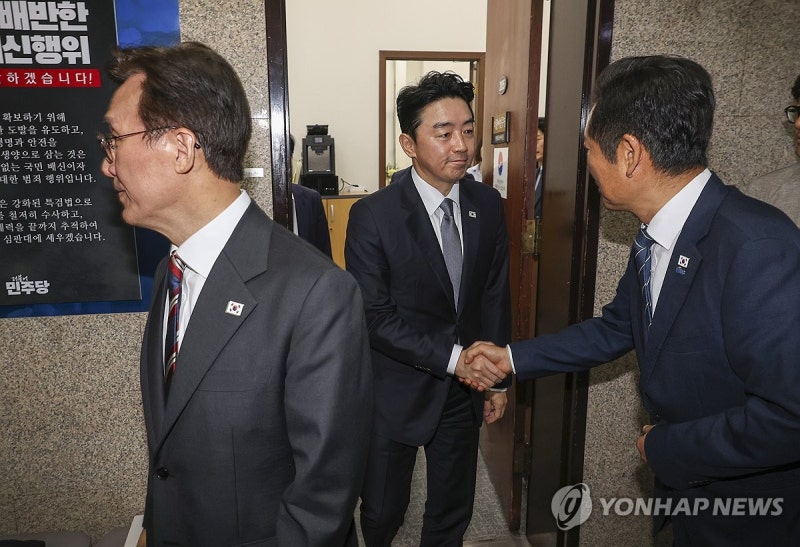 당정대 "<b>금융위</b>·금감원 현행 유지…<b>정부조직</b>개편서 철회"(종합)