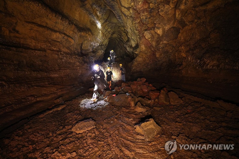 '세계 최고 지하 <b>비경</b>' 제주 <b>용천동굴</b>
