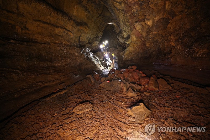 '세계 최고 지하 <b>비경</b>' 제주 <b>용천동굴</b>