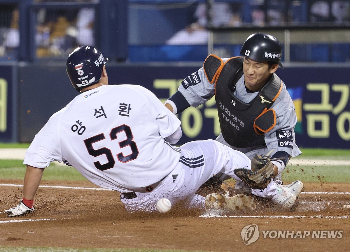 <b>두산</b>, <b>한화</b> 우승 도전에 <b>고춧가루</b>…잭로그 8이닝 무실점