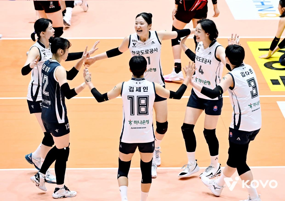 <b>도로공사</b>, 프로배구 컵대회 준결승 진출…정관장에 3-1 승리