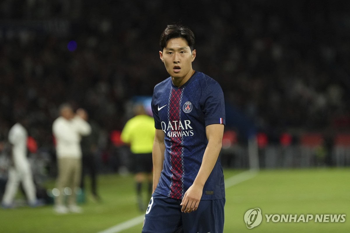 이강인, <b>AFC 올해의 국제</b>선수 후보…구보·타레미와 경쟁