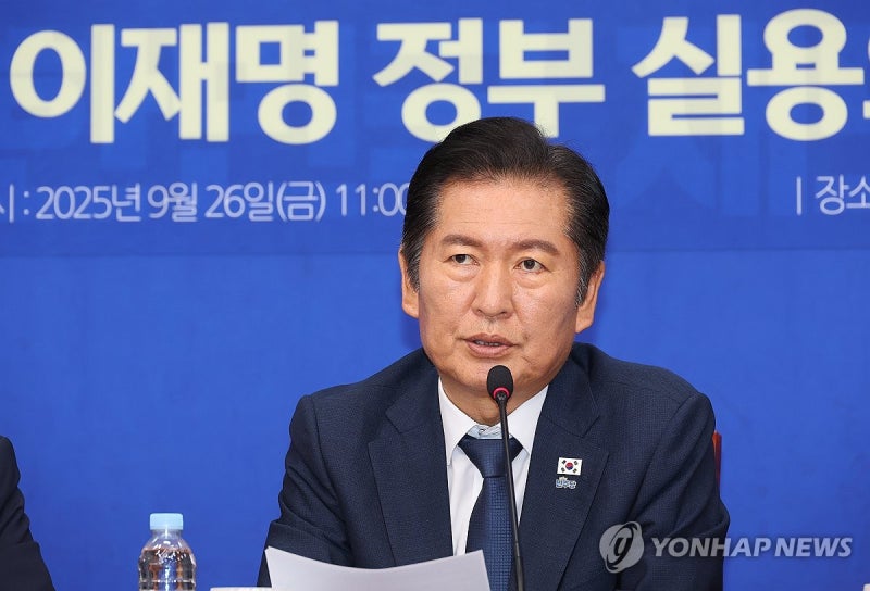발언하는 <b>정청래</b> 대표
