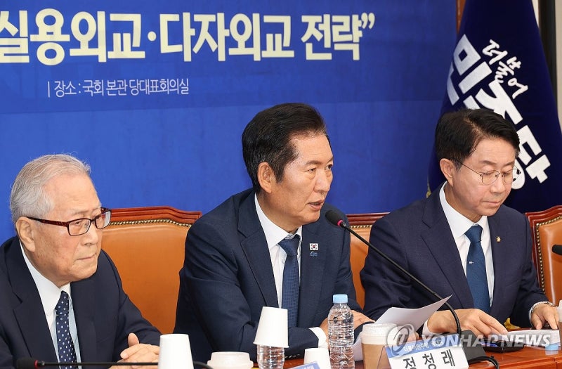 발언하는 <b>정청래</b> 대표