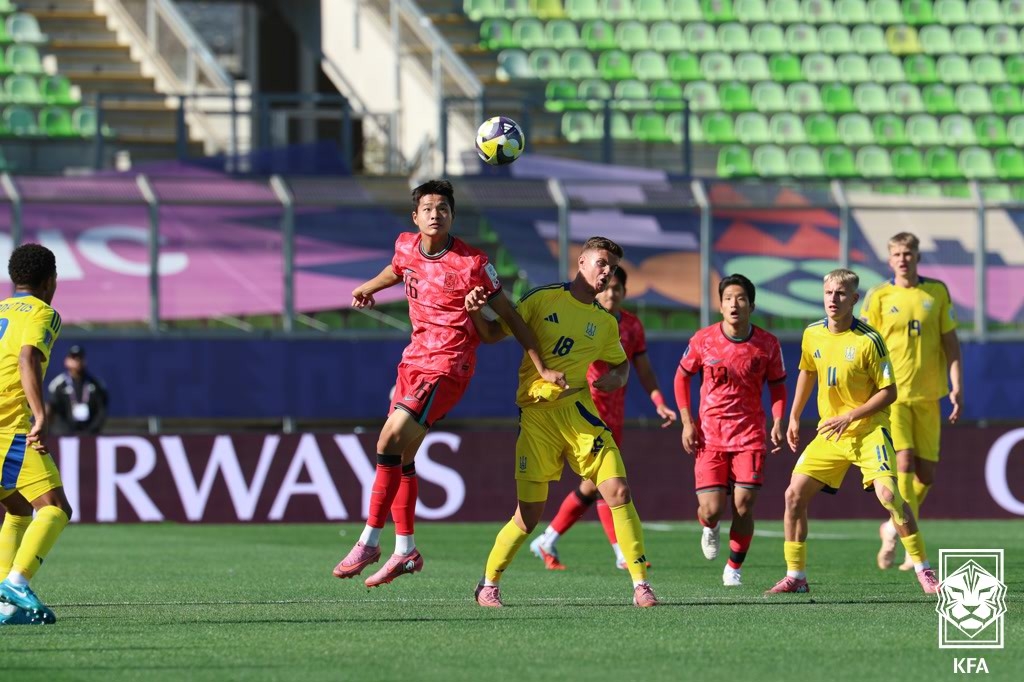 아! 오프사이드…한국, <b>U-20 월드컵</b> 1차전서 우크라에 1-2 석패