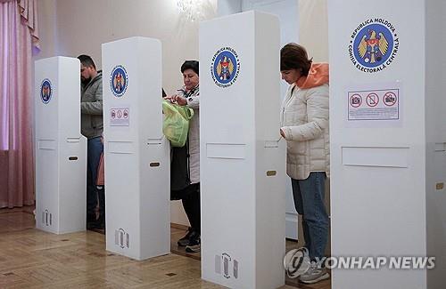 몰도바 총선 투표소 모습
[로이터=연합뉴스. 재판매 및 DB 금지]