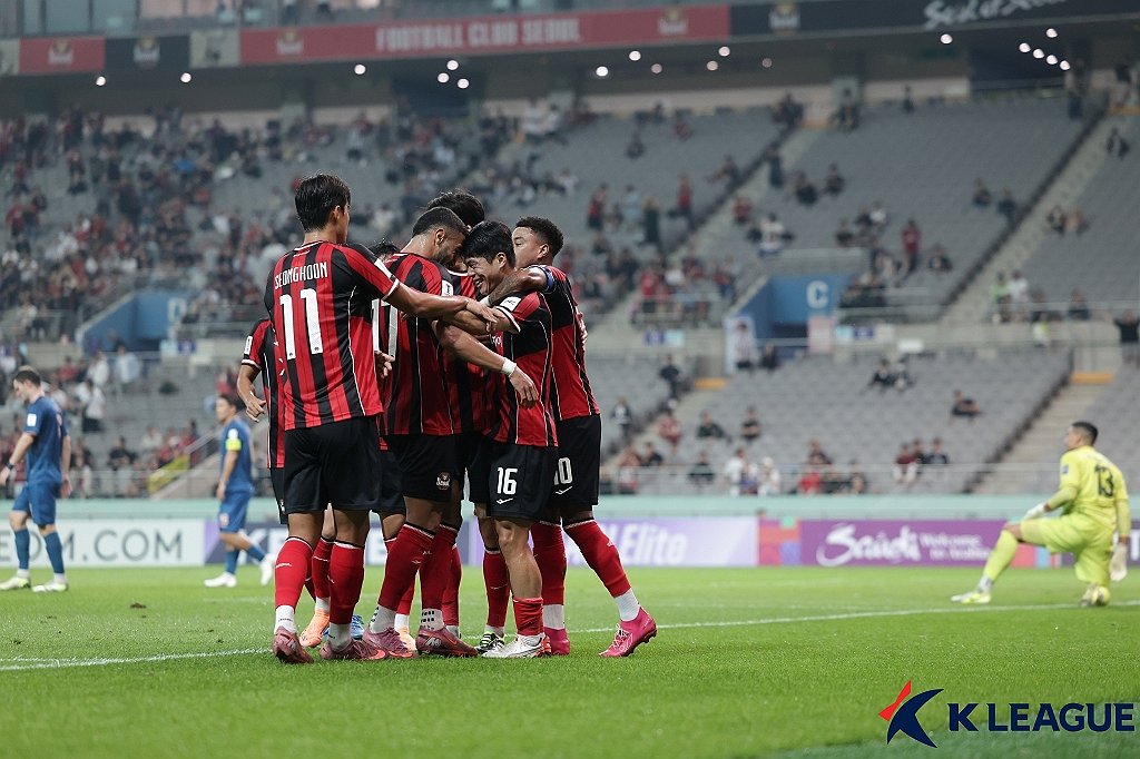 기뻐하는 <b>FC서울</b>