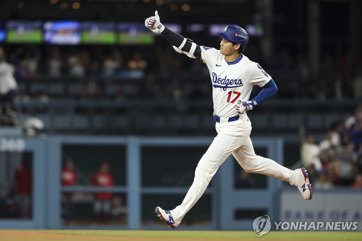 <b>오타니</b> 2<b>홈런</b> 폭발…다저스, 와일드카드 첫판 신시내티에 완승(종합)