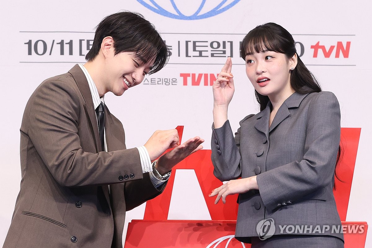 <b>태풍상사</b>에서 만난 이준호-<b>김민하</b>