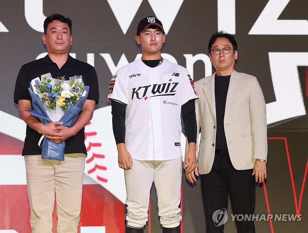 kt, <b>박지훈</b>과 <b>2억6천만원</b>에 사인…신인 선수 <b>계약</b> 마무리