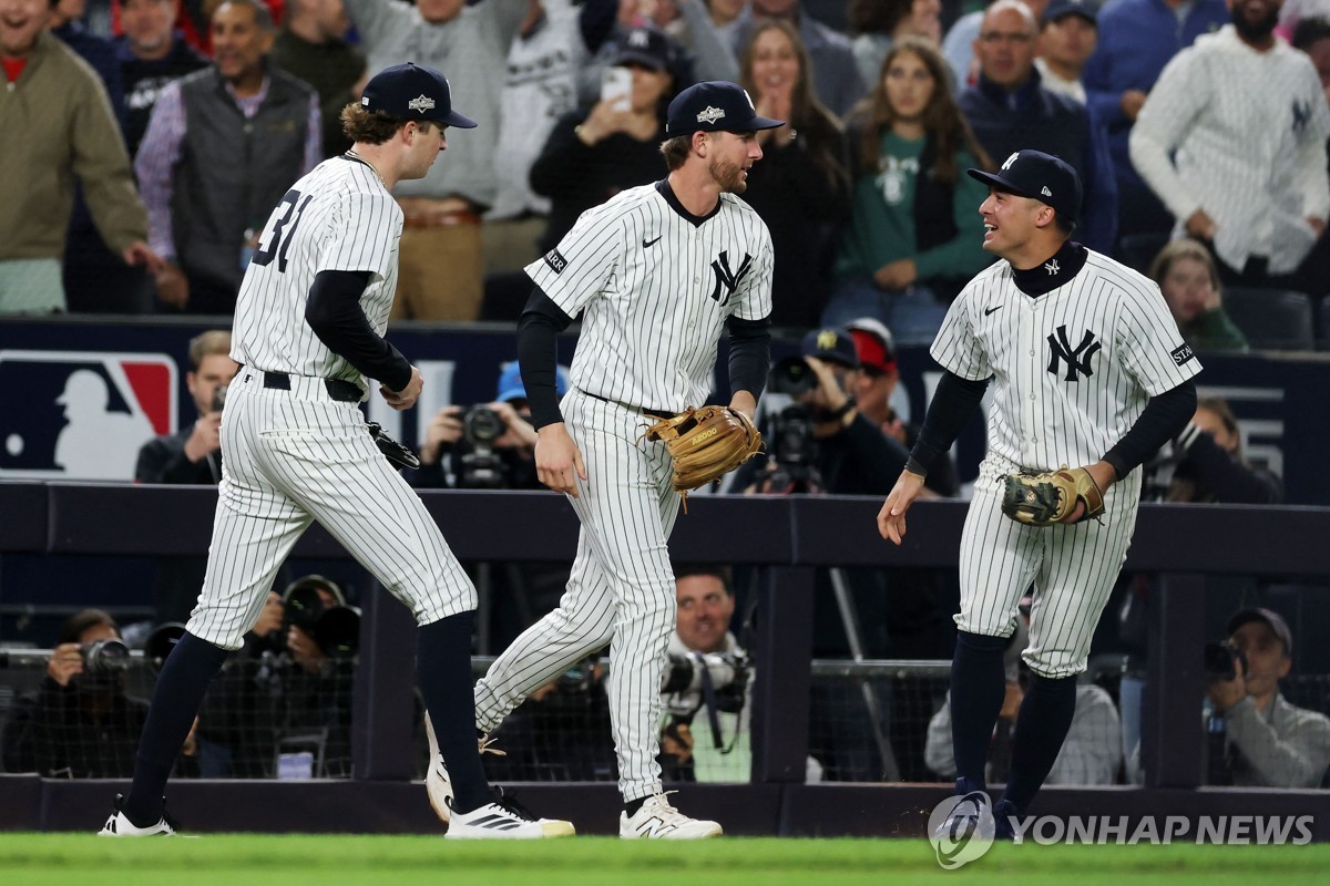 MLB 양키스, 22년 만에 '앙숙' 보스턴에 단기전 <b>시리즈</b> 승리(종합)