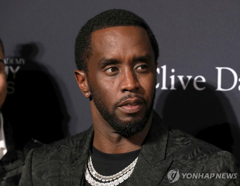 '힙합거물' 콤스, <b>성매매</b> 관련 혐의로 징역 4년2개월형 선고