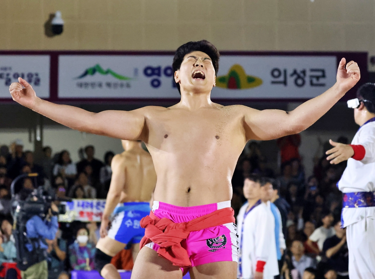 영암군민속씨름단 <b>최정만</b>, 추석씨름대회서 통산 23번째 <b>금강장사</b>