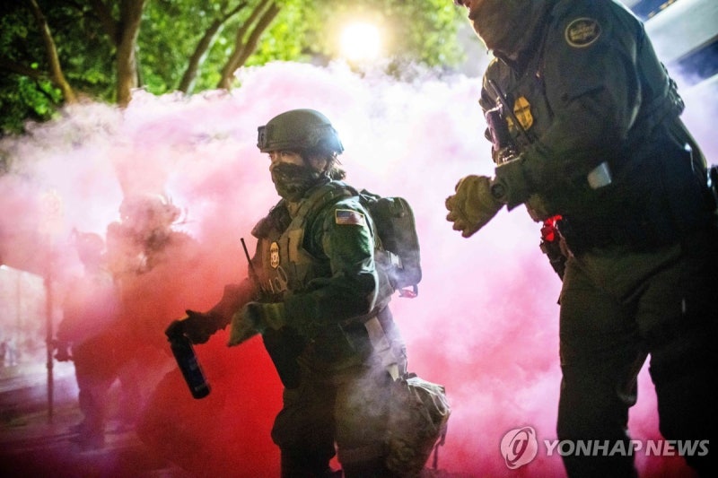 美법원, <b>오리건</b>에 다른주 <b>방위군 투입</b>도 <b>금지</b>…정부 우회책 차단(종합)