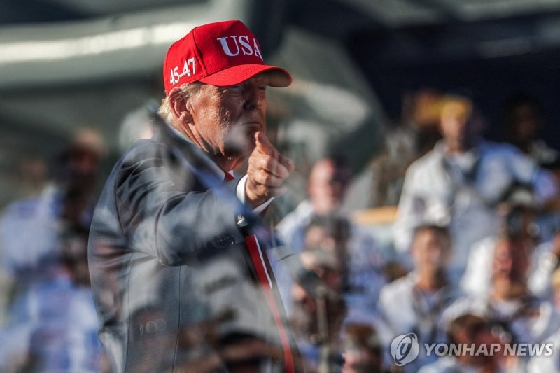 <b>트럼프</b>, 해군 기념식서 "세계 각국 美<b>조선업</b>에 수천억불 <b>투자</b>"