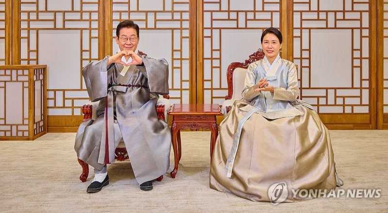 李<b>대통령</b> "손가락질·오해 받아도 국민삶 위해 뭐든 마다치 않겠다"