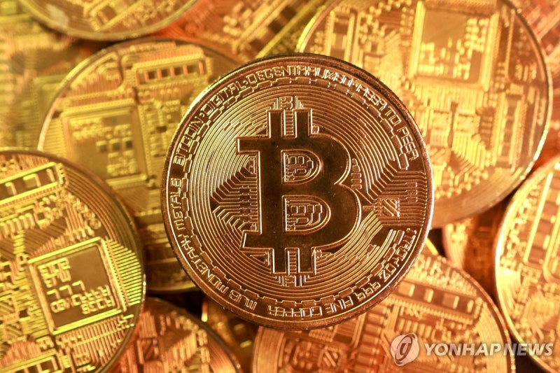 <b>비트코인</b> 연일 <b>최고가</b> 경신 후 후퇴…12만2천달러선 등락