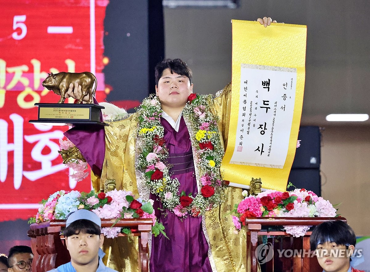 추석 <b>백두장사</b> 등극한 <b>김민재</b>